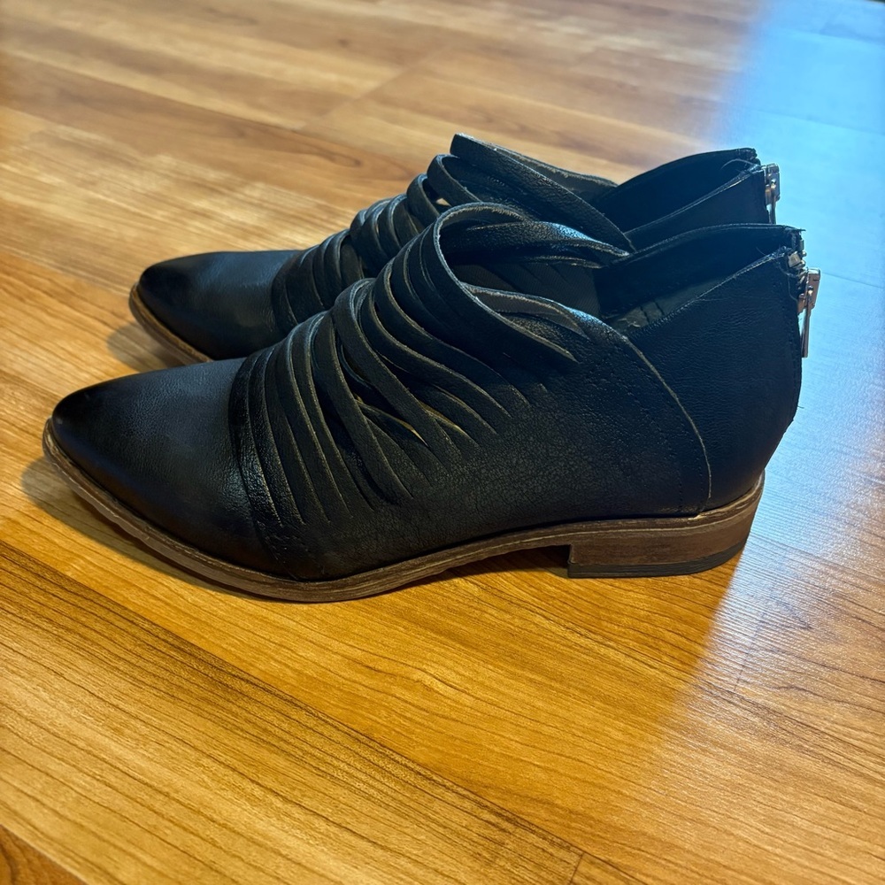 Free People Lost Valley Black Leather Distressed Ankle Bootie Size EU 36 US 6 - Picture 4 of 12